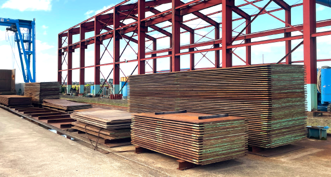 建設現場や各種工事の敷鉄板を「必要なサイズ」「必要な数量」「必要な期間」だけレンタルいただけます。